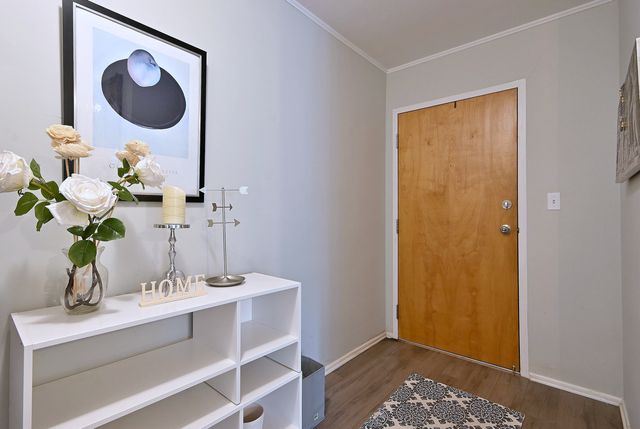 360 Claymoor Avenue 2E, Hinsdale, IL 60521