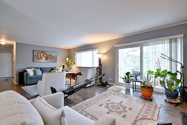 360 Claymoor Avenue 2E, Hinsdale, IL 60521