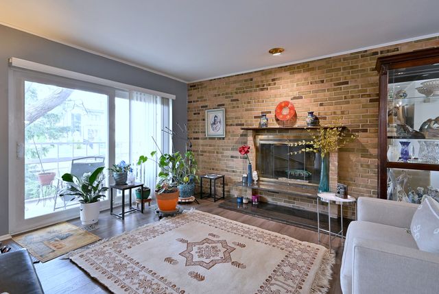 360 Claymoor Avenue 2E, Hinsdale, IL 60521