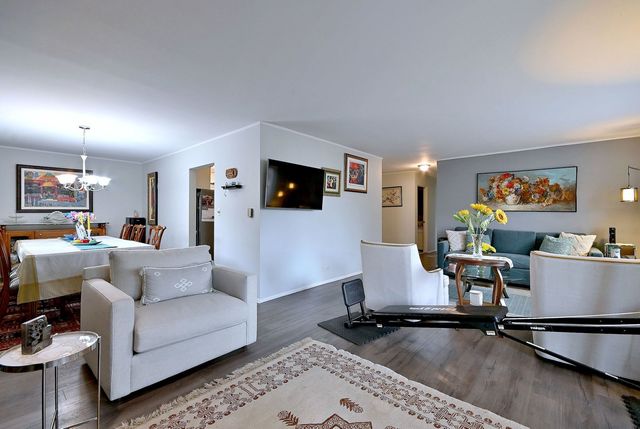 360 Claymoor Avenue 2E, Hinsdale, IL 60521