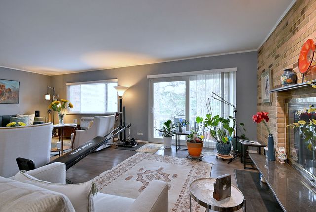 360 Claymoor Avenue 2E, Hinsdale, IL 60521