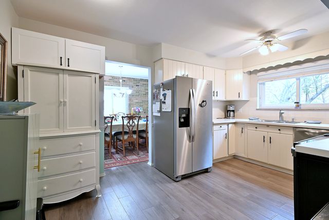 360 Claymoor Avenue 2E, Hinsdale, IL 60521