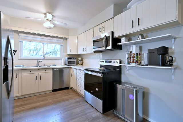 360 Claymoor Avenue 2E, Hinsdale, IL 60521