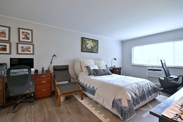 360 Claymoor Avenue 2E, Hinsdale, IL 60521