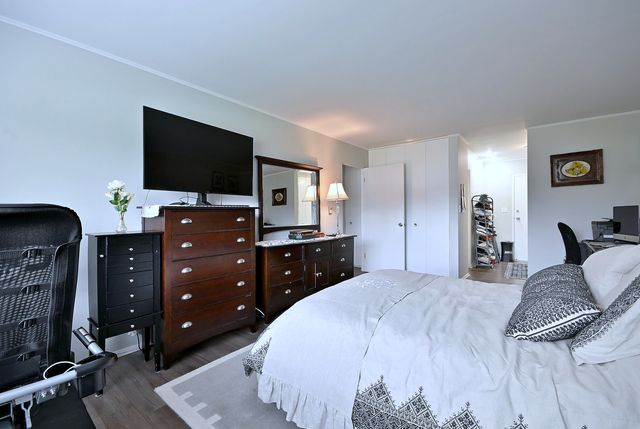 360 Claymoor Avenue 2E, Hinsdale, IL 60521