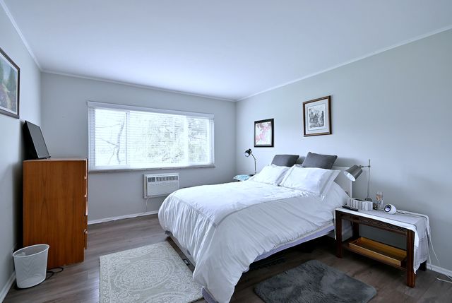 360 Claymoor Avenue 2E, Hinsdale, IL 60521