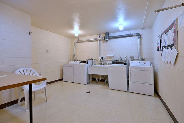 360 Claymoor Avenue 2E, Hinsdale, IL 60521