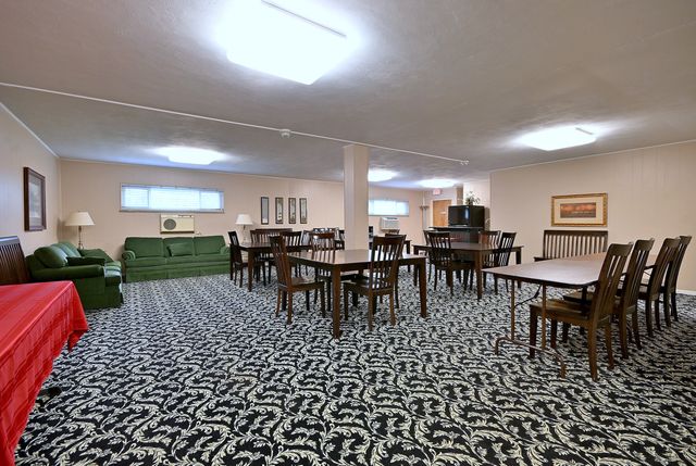 360 Claymoor Avenue 2E, Hinsdale, IL 60521