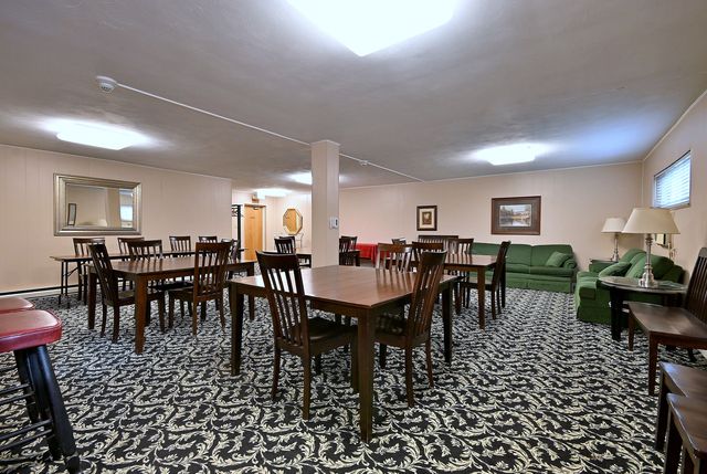 360 Claymoor Avenue 2E, Hinsdale, IL 60521