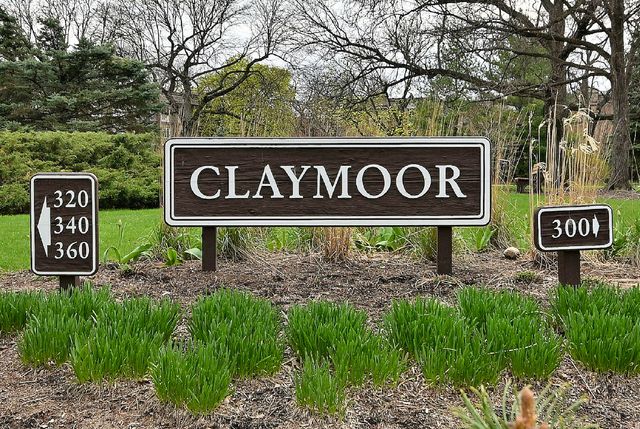360 Claymoor Avenue 2E, Hinsdale, IL 60521