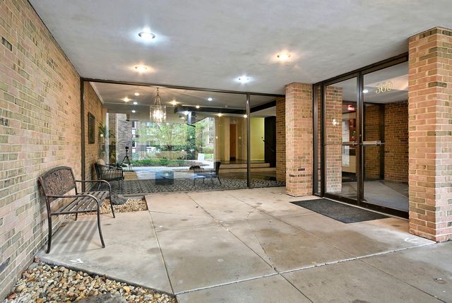 360 Claymoor Avenue 2E, Hinsdale, IL 60521