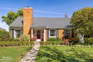 1782 Hollywood Avenue, Grosse Pointe Woods, MI 48236