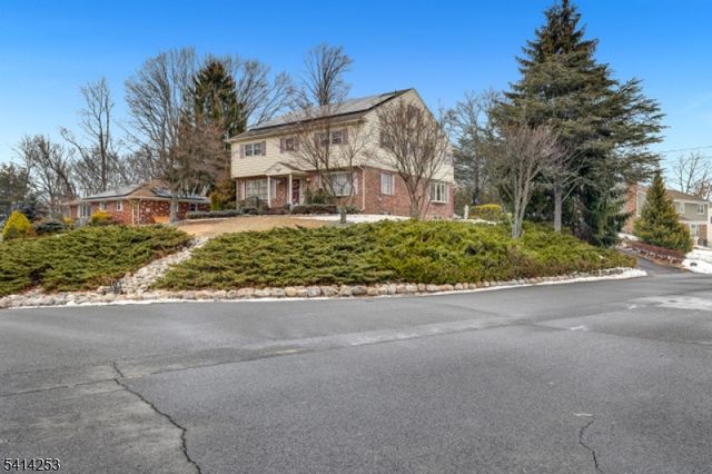 403 Roberts Ln, Scotch Plains Twp., NJ 07076
