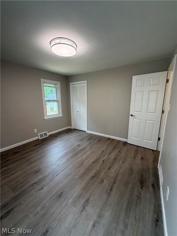 1199 Mayfield Ridge Road, Cleveland, OH 44124