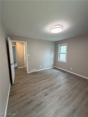 1199 Mayfield Ridge Road, Cleveland, OH 44124