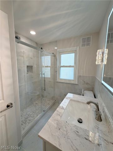 1199 Mayfield Ridge Road, Cleveland, OH 44124