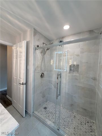 1199 Mayfield Ridge Road, Cleveland, OH 44124