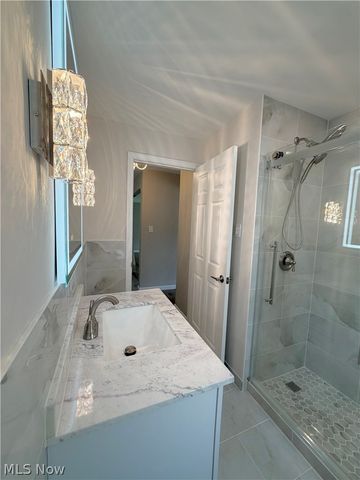 1199 Mayfield Ridge Road, Cleveland, OH 44124