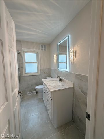 1199 Mayfield Ridge Road, Cleveland, OH 44124