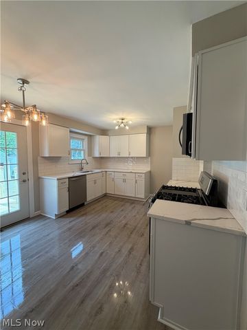1199 Mayfield Ridge Road, Cleveland, OH 44124