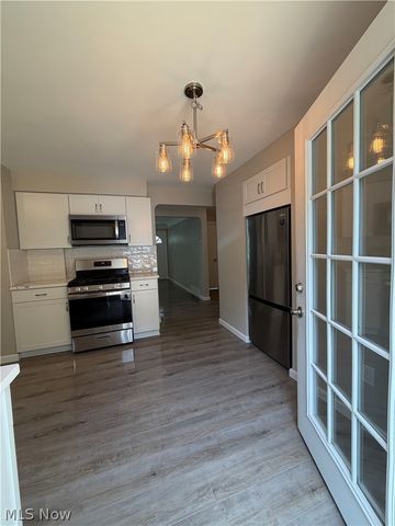 1199 Mayfield Ridge Road, Cleveland, OH 44124