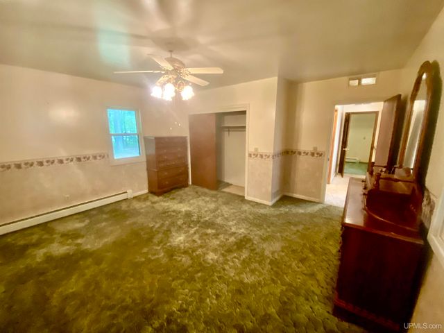 2804 Gladstone Avenue, Gladstone, MI 49837