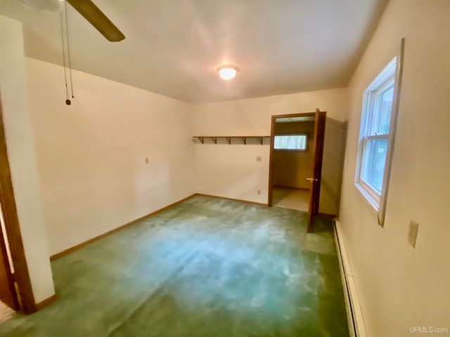 2804 Gladstone Avenue, Gladstone, MI 49837