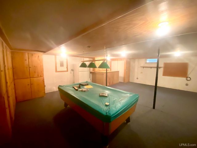 2804 Gladstone Avenue, Gladstone, MI 49837