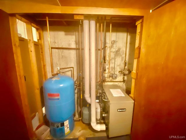 2804 Gladstone Avenue, Gladstone, MI 49837