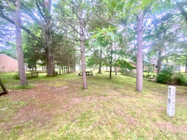 2804 Gladstone Avenue, Gladstone, MI 49837