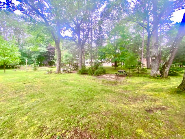 2804 Gladstone Avenue, Gladstone, MI 49837