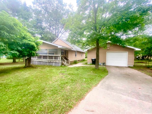 2804 Gladstone Avenue, Gladstone, MI 49837