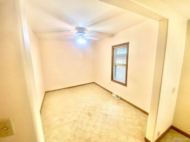 2804 Gladstone Avenue, Gladstone, MI 49837