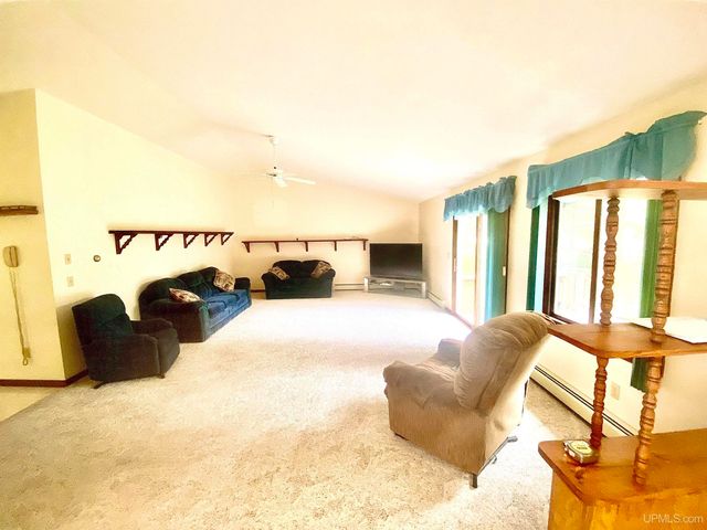 2804 Gladstone Avenue, Gladstone, MI 49837