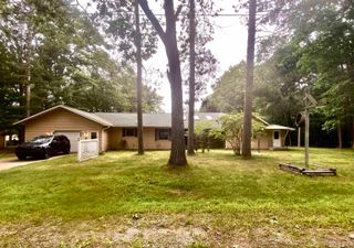 2804 Gladstone Avenue, Gladstone, MI 49837