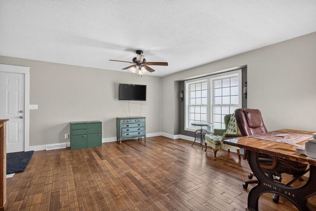 1825 Pineo Grove Lane, Princeton, IA 52768