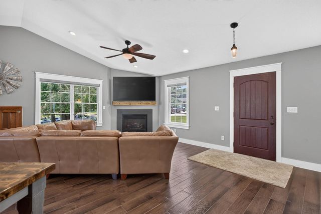 1825 Pineo Grove Lane, Princeton, IA 52768