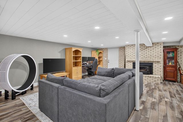 1825 Pineo Grove Lane, Princeton, IA 52768
