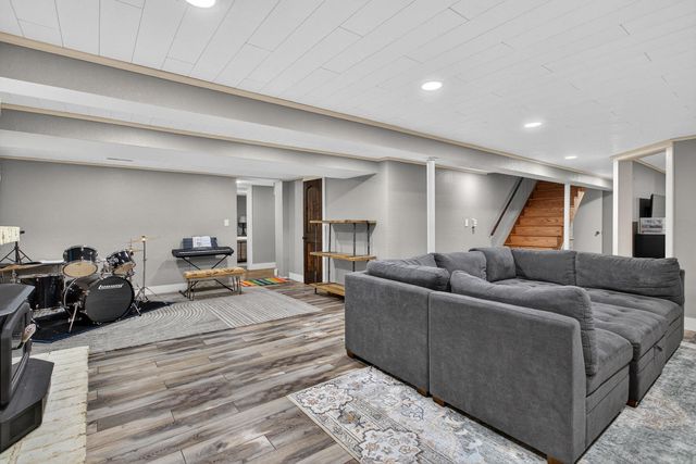 1825 Pineo Grove Lane, Princeton, IA 52768