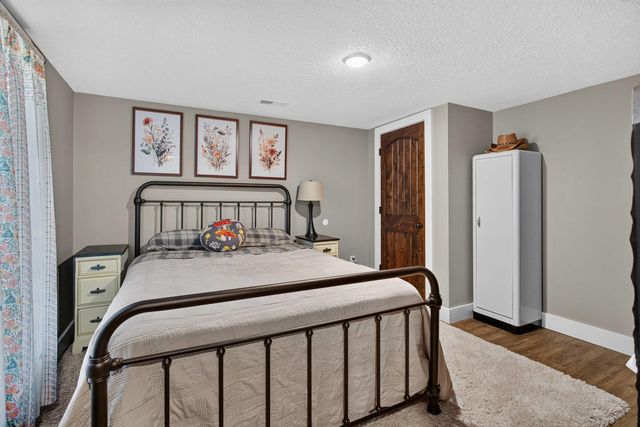 1825 Pineo Grove Lane, Princeton, IA 52768