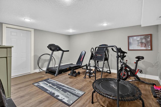 1825 Pineo Grove Lane, Princeton, IA 52768