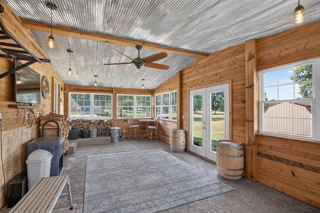 1825 Pineo Grove Lane, Princeton, IA 52768