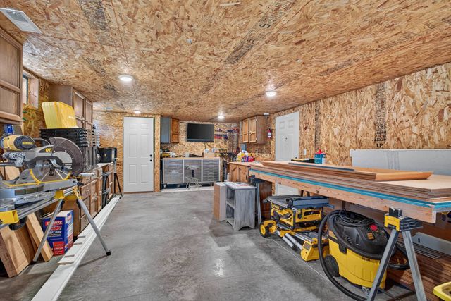 1825 Pineo Grove Lane, Princeton, IA 52768