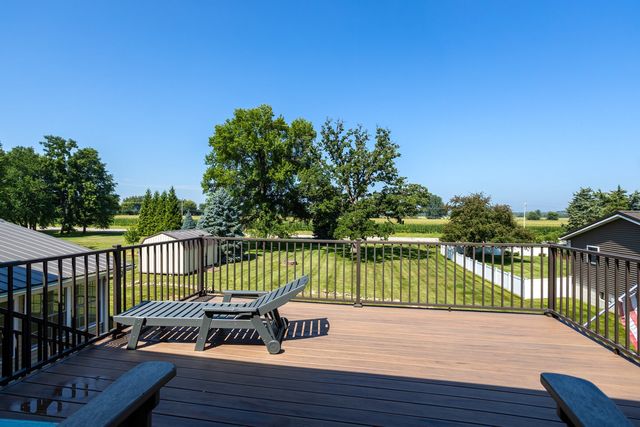 1825 Pineo Grove Lane, Princeton, IA 52768