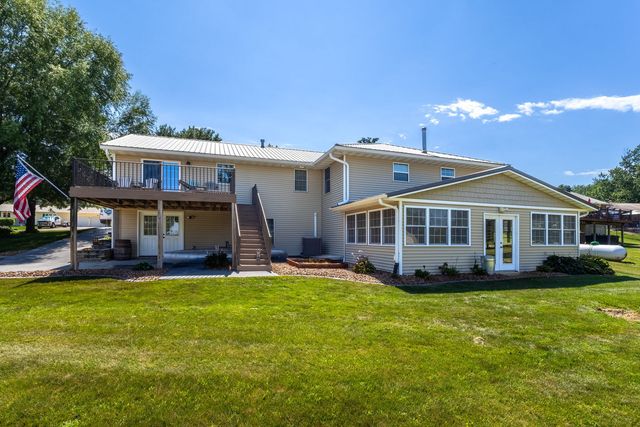 1825 Pineo Grove Lane, Princeton, IA 52768