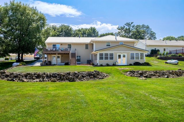 1825 Pineo Grove Lane, Princeton, IA 52768