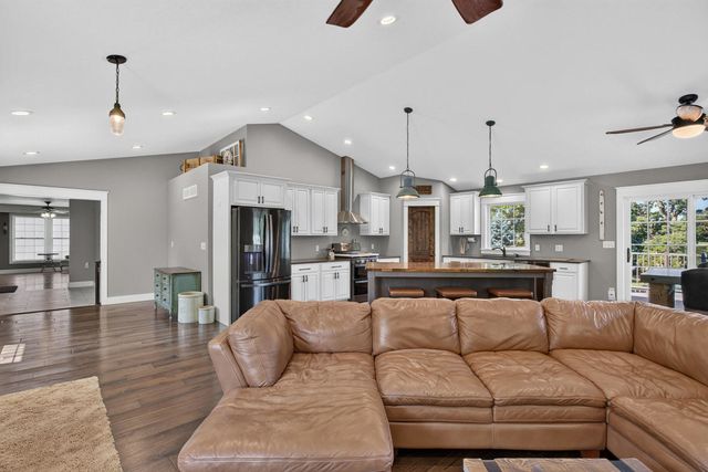 1825 Pineo Grove Lane, Princeton, IA 52768