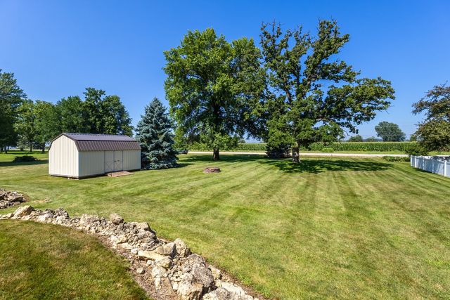 1825 Pineo Grove Lane, Princeton, IA 52768