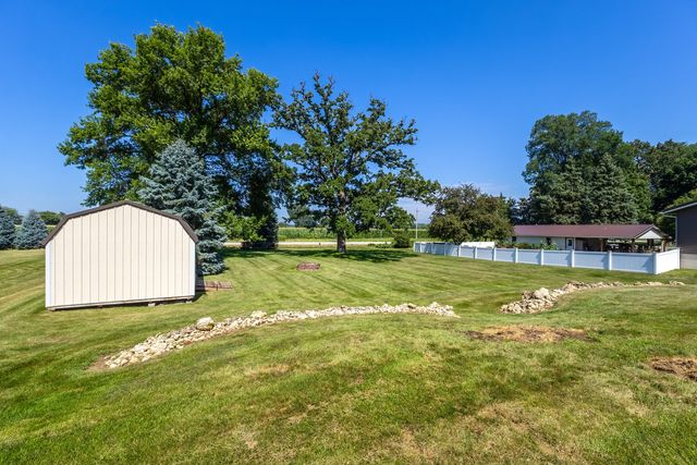 1825 Pineo Grove Lane, Princeton, IA 52768