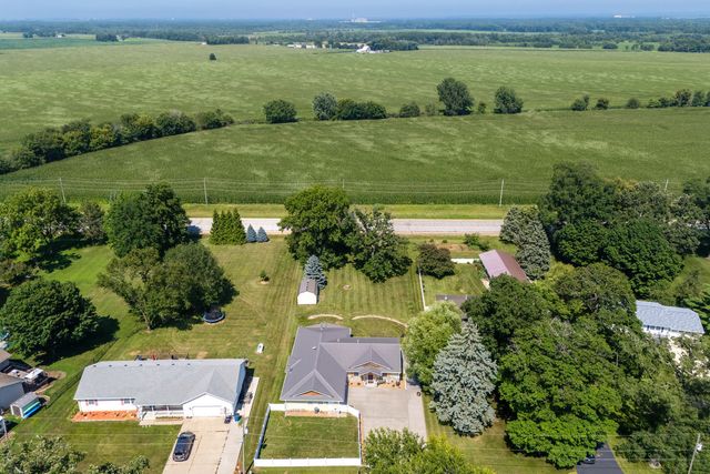 1825 Pineo Grove Lane, Princeton, IA 52768